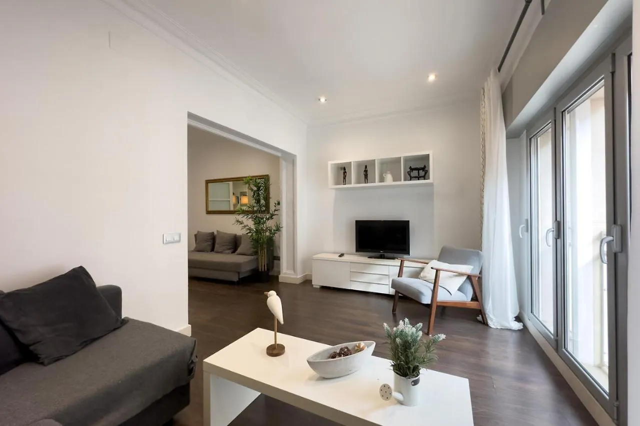 Key Sagrada Familia & Park Guell Apartment Barcelona