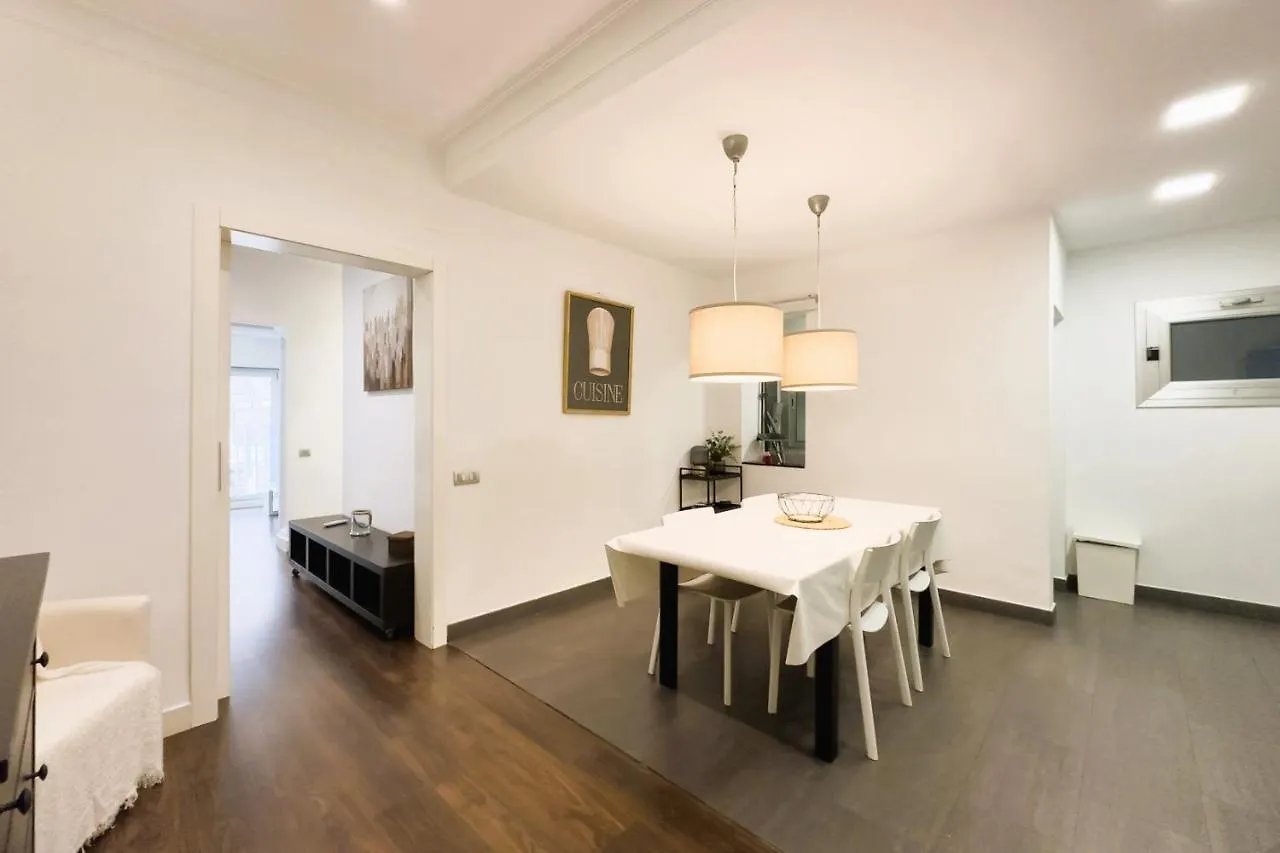 Key Sagrada Familia & Park Guell Apartment Barcelona